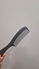 Used Professional Black Hair Comb – Durable Styling Tool for Salon & Home Use