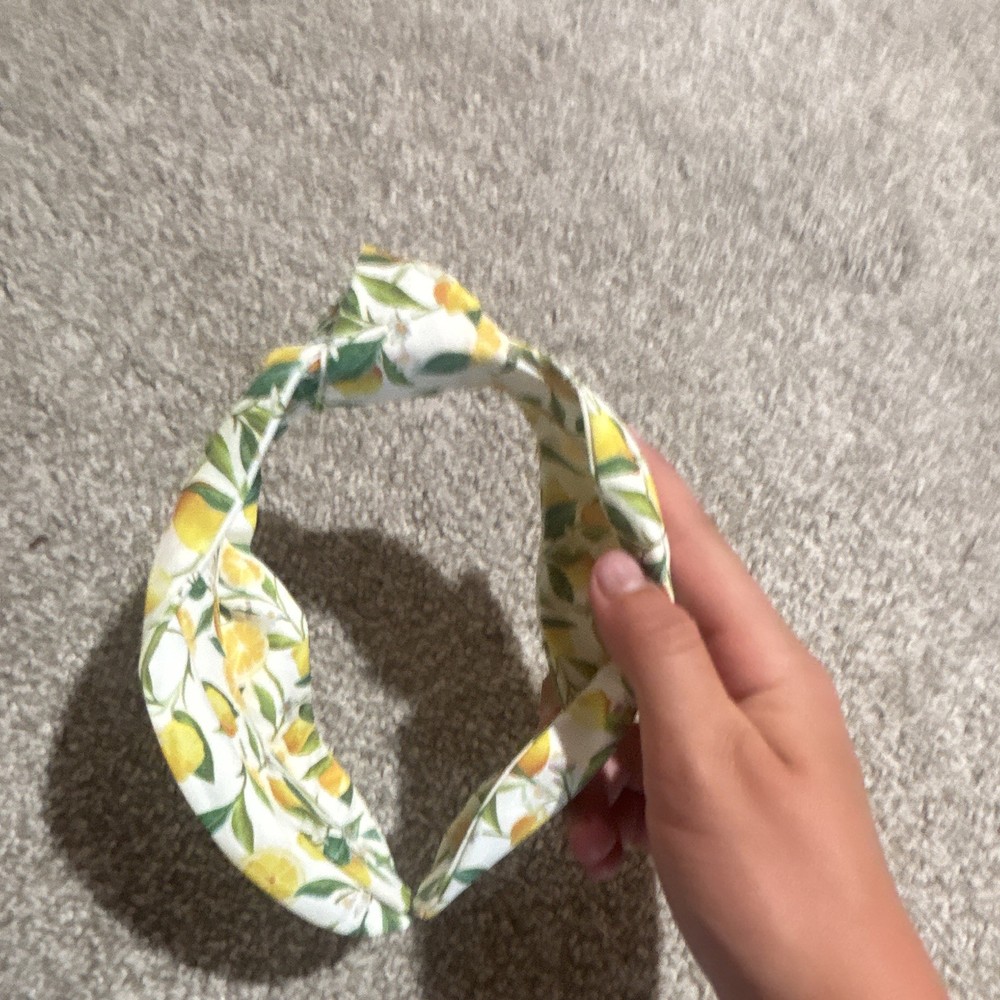 Women’s Twist Front Fabric Headband Fruit Pattern White Yellow Green Casual