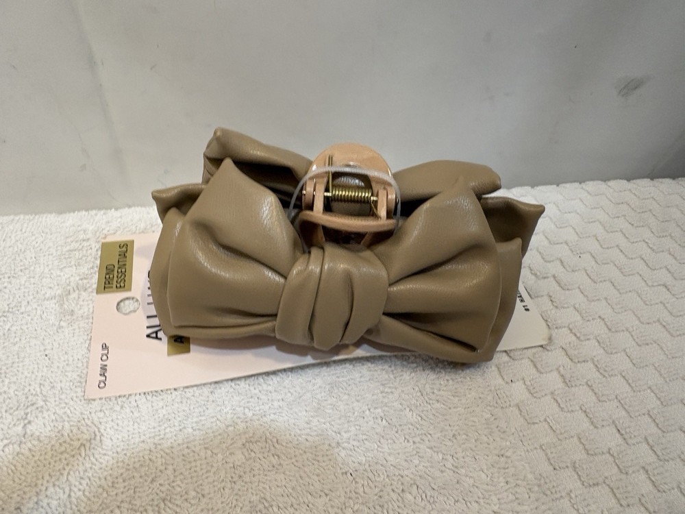 Scunci by Conair Faux Leather Bow Claw Hair Clip, Champagne, 1-Piece