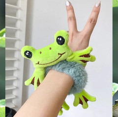 1pc Frog Plush Hair Scrunchie Cute Green Elastic Bun Holder Ponytail Band – NEW
