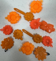 🍀 Vintage Orange Plastic Flower Hair Clips Barrettes Lot Mixed Shades Retro 🍀