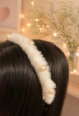 Medium metal headband, decorated with fur and pearls