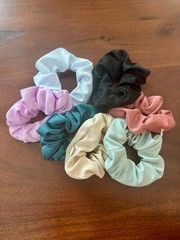 935 pieces- wholesale bulk ECO scrunchies with zipper pocket – multiple colors
