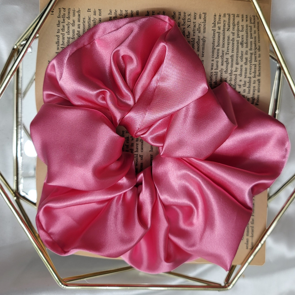 Carnation silk scrunchie Xl