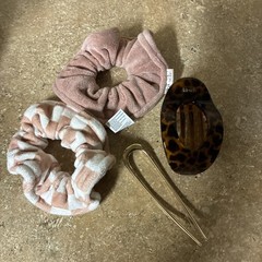KITSCH Hair Clip, 2 Scrunchies & French Hair Pin NEW From Advent Box 2025
