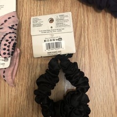 Lot Of 5 Scunci Products Includes 8 Ponytailers & 1 Head wrap Assorted Colors