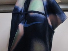 NIKE DRI-FIT WOMENS STUDIO HEADBAND (ONE SIZE) NWT BLUE & WHITE TIE DYE PATTERN
