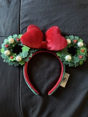 Christmas Holly Wreath Headband Red Bow Green Leaves Pearl Beaded Accents