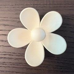 White Flower Shape Plastic Hair Claw Clip Barrette, Solid Pattern