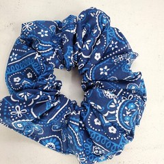 Handmade Women’s Scrunchies size XL Blue Cotton Fabric Bandana Print New