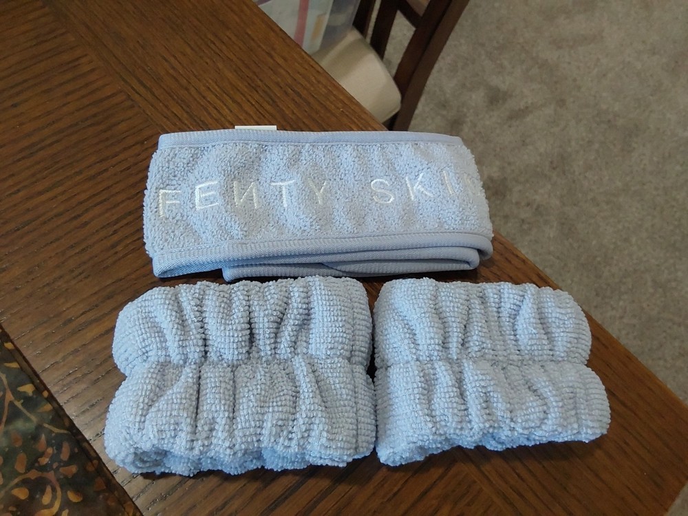 FENTY BEAUTY SKIN WORKOUT LOGO HEADBAND/WRISTBANDS NEW IN PACKAGE FREE SHIP!