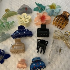 Lot Of 18 Hair Claw Clips Mixed Various Sizes Flowers Butterfly 🦋