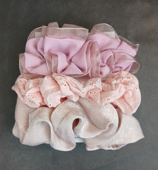 Time and Tru Women Pink Scrunchies Hair Ties Pony Tail Holder 3-Pack Set