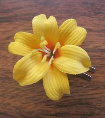5 Piece Lot Small 2″ Canary Lily Silk Flowers Hair Clip, Prom,Wedding, Dance