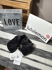 LULULEMON Velvety Uplifting Oversize Hair Ponytail Tie Logo Scrunchie Black NWT
