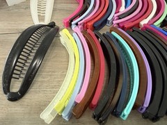 Lot Of 65 Vintage Hair Accessories Banana Clips Combs Lot Various Sizes Colors